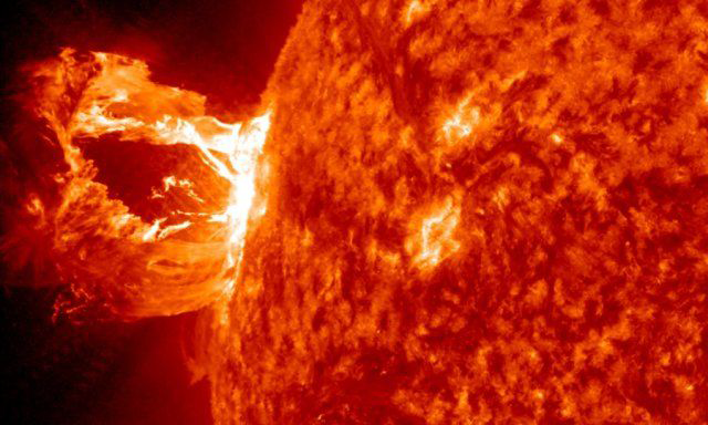 地球を飲み込む大きさの太陽フレア