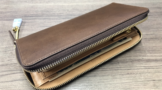 長財布は大きいが金運は上がりそうだ