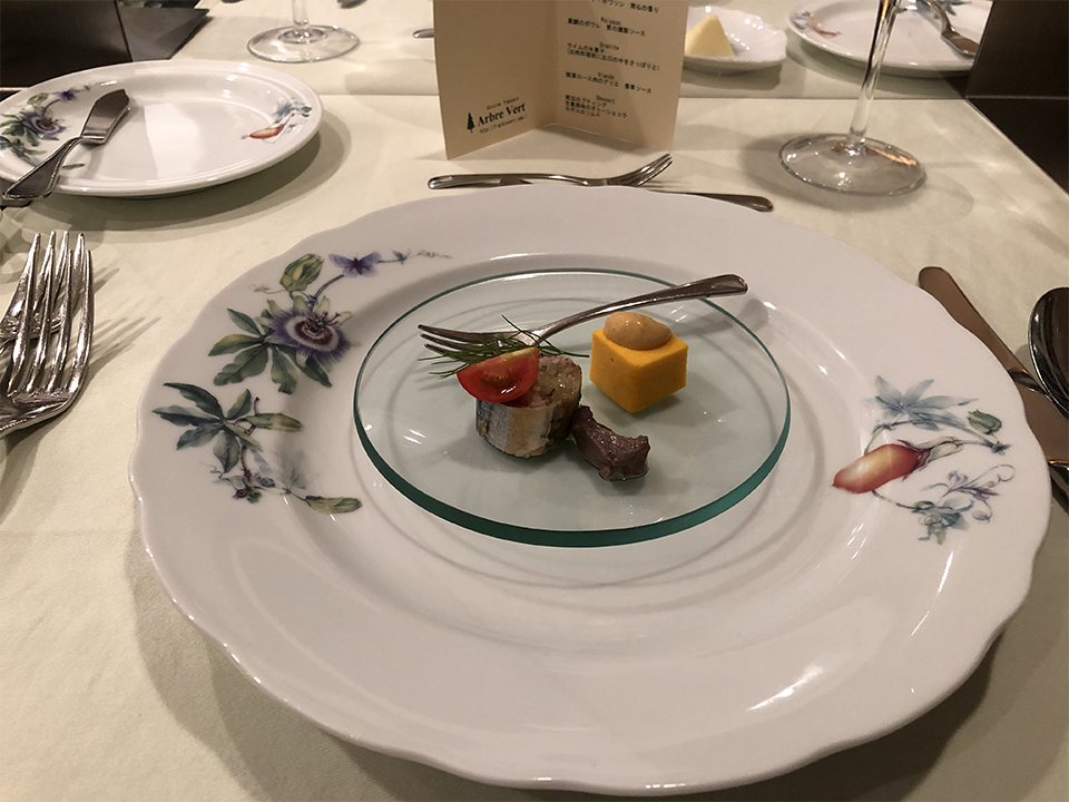 一品目。秋刀魚がとてもおいしかった。