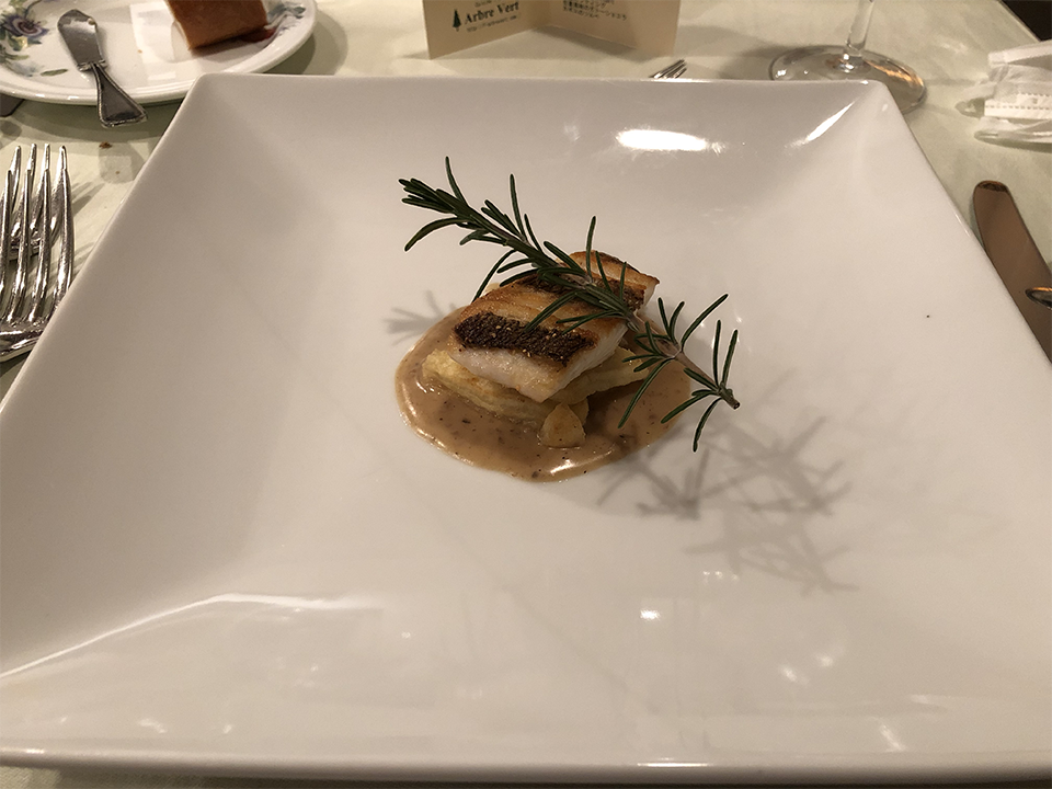 白身魚の料理。魚は何かよくわからん…。